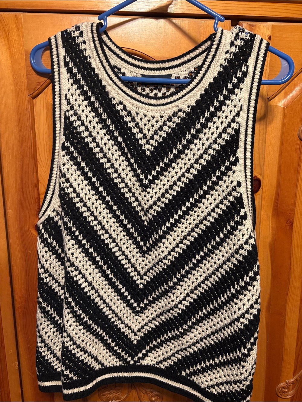 GAP Black and White Chevron Knit Tank Top